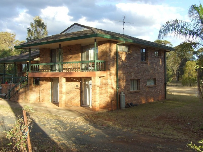 6 Munro Road, Hampton QLD 4352