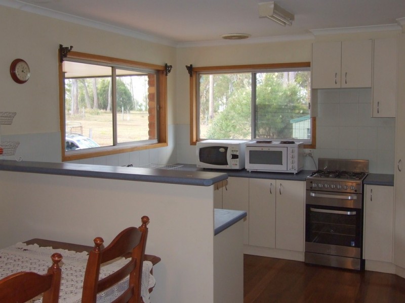 6 Munro Road, Hampton QLD 4352