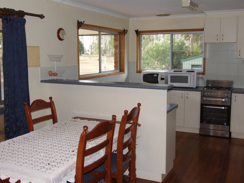 6 Munro Road, Hampton QLD 4352