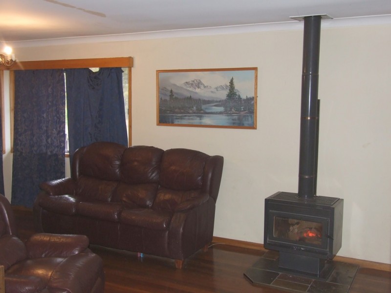 6 Munro Road, Hampton QLD 4352