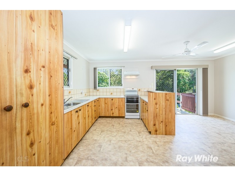 25 Whiting Street, Beachmere QLD 4510