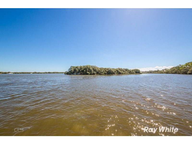 25 Whiting Street, Beachmere QLD 4510