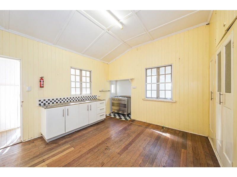 768 Beachmere Road, Beachmere QLD 4510