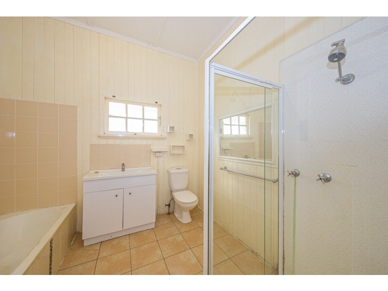 768 Beachmere Road, Beachmere QLD 4510