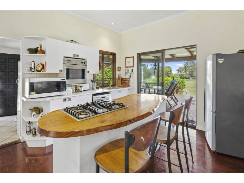 373 Beachmere Road, Beachmere QLD 4510