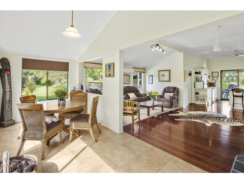 373 Beachmere Road, Beachmere QLD 4510