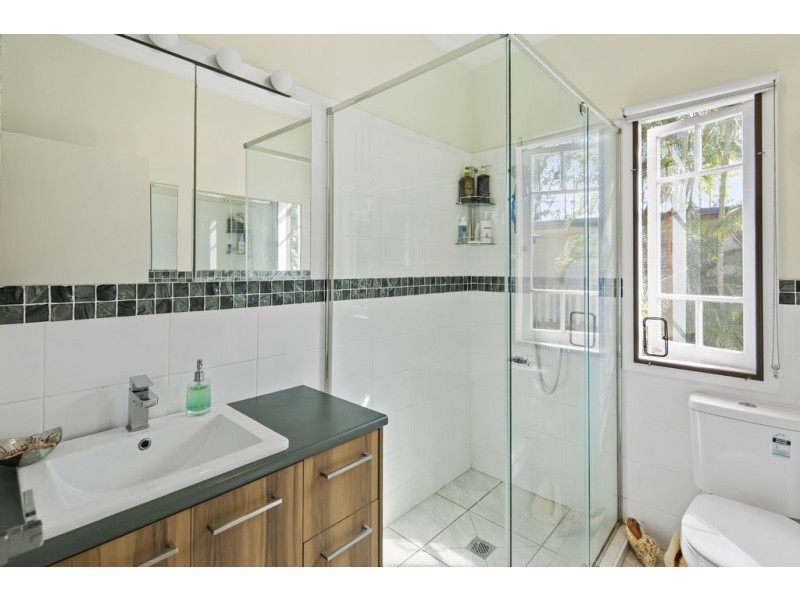 373 Beachmere Road, Beachmere QLD 4510