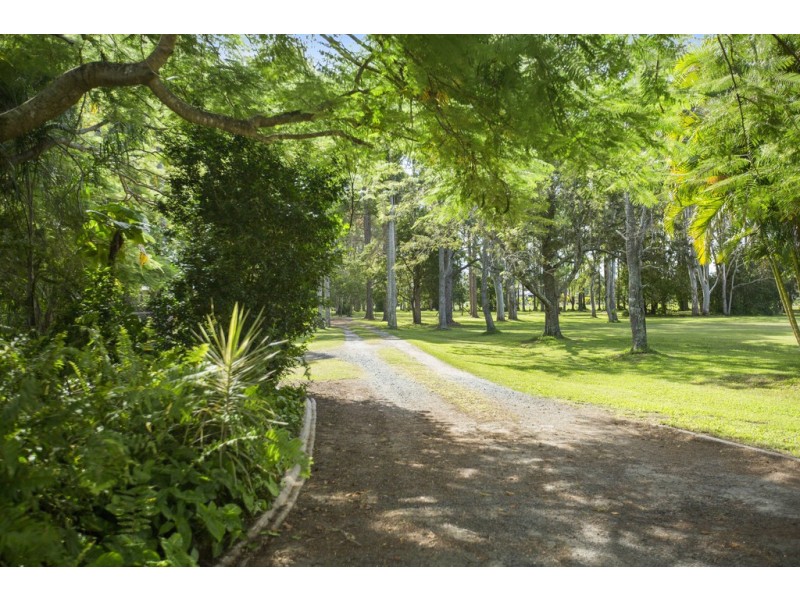 373 Beachmere Road, Beachmere QLD 4510