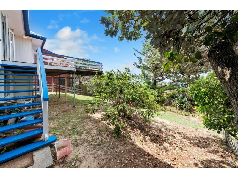 5 Wilson Avenue, Dicky Beach QLD 4551
