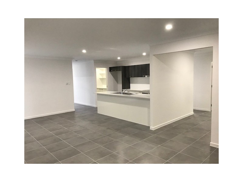 17 Creekview Crt, Lawnton QLD 4501