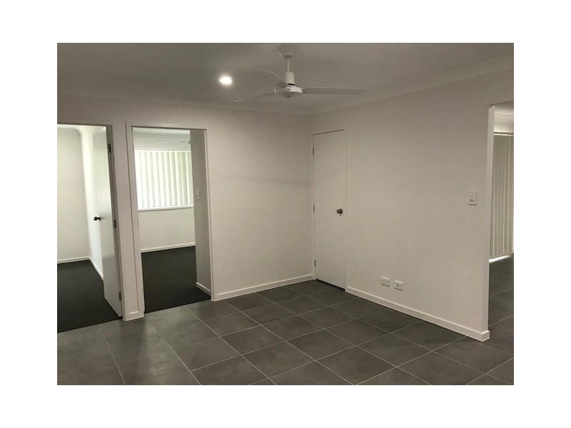 17 Creekview Crt, Lawnton QLD 4501