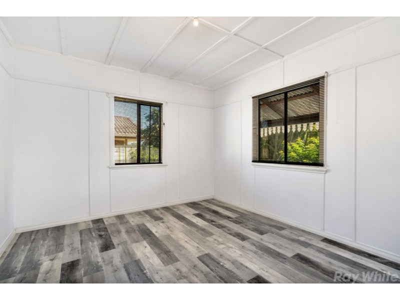 18 Lalroy St, Beachmere QLD 4510