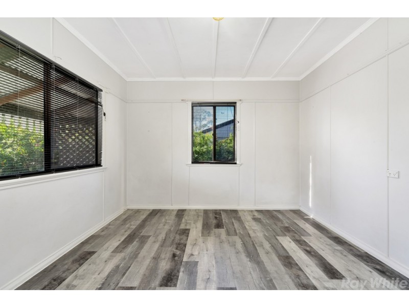 18 Lalroy St, Beachmere QLD 4510