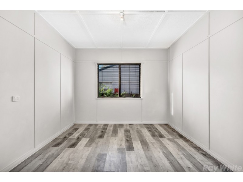 18 Lalroy St, Beachmere QLD 4510