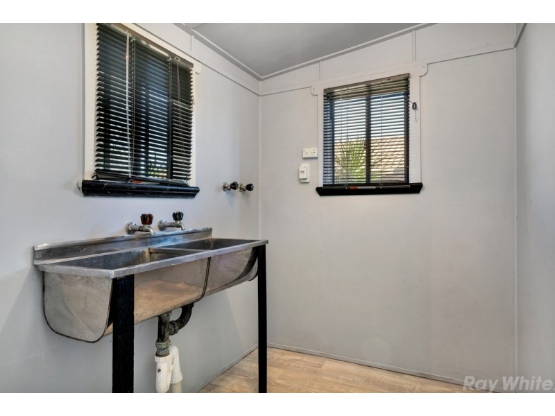 18 Lalroy St, Beachmere QLD 4510