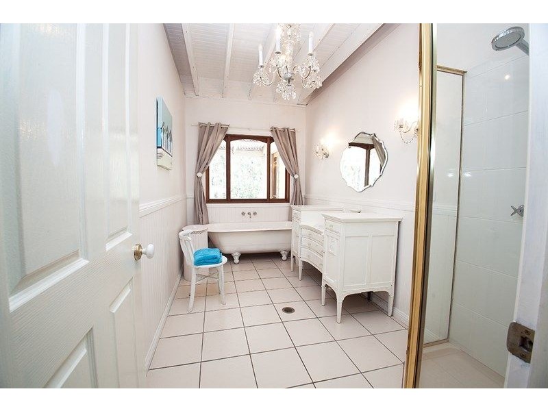 225 Mount Beerwah Road, Glass House Mountains QLD 4518