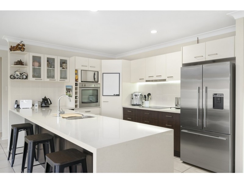 6 Thistle St, Upper Caboolture QLD 4510