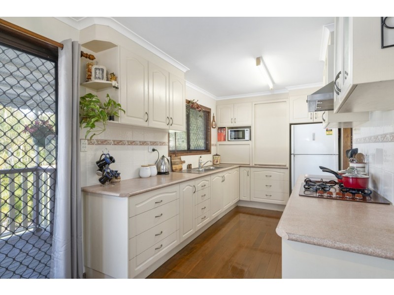 4 Avondale St, Morayfield QLD 4506
