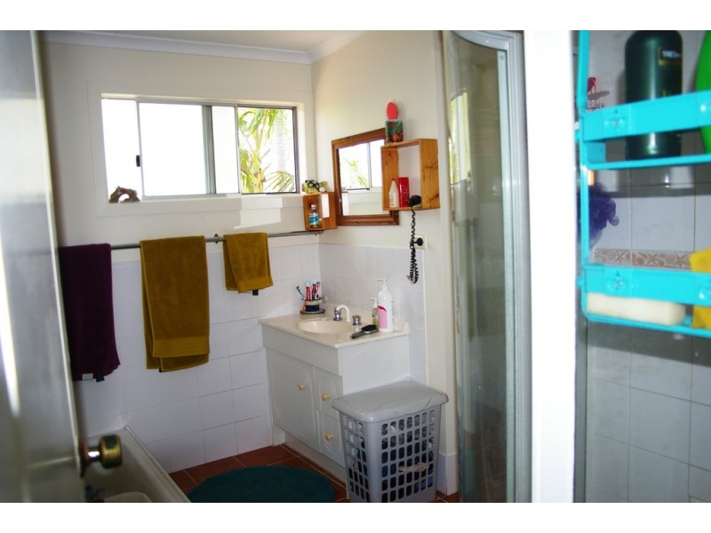 24 Patrick Street, Beachmere QLD 4510