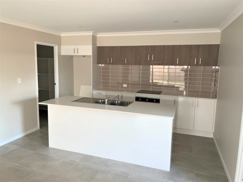 2/5 Tamarisk Street, Caboolture QLD 4510
