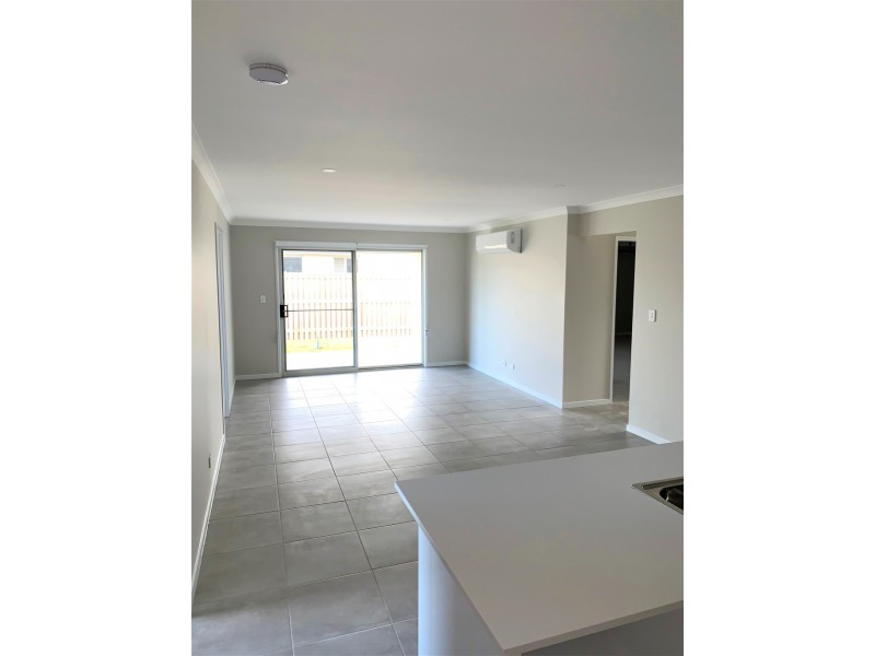 2/5 Tamarisk Street, Caboolture QLD 4510