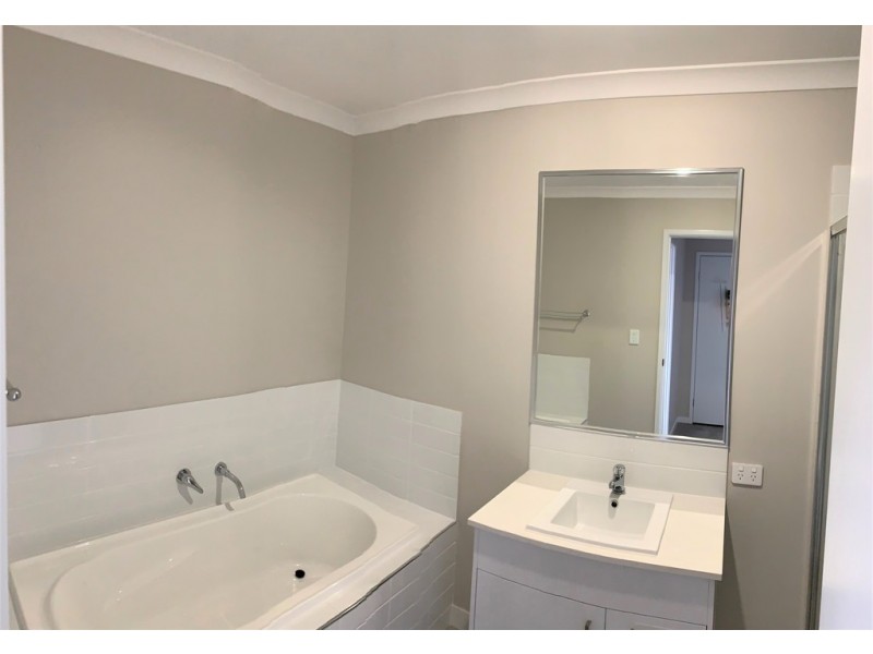2/5 Tamarisk Street, Caboolture QLD 4510