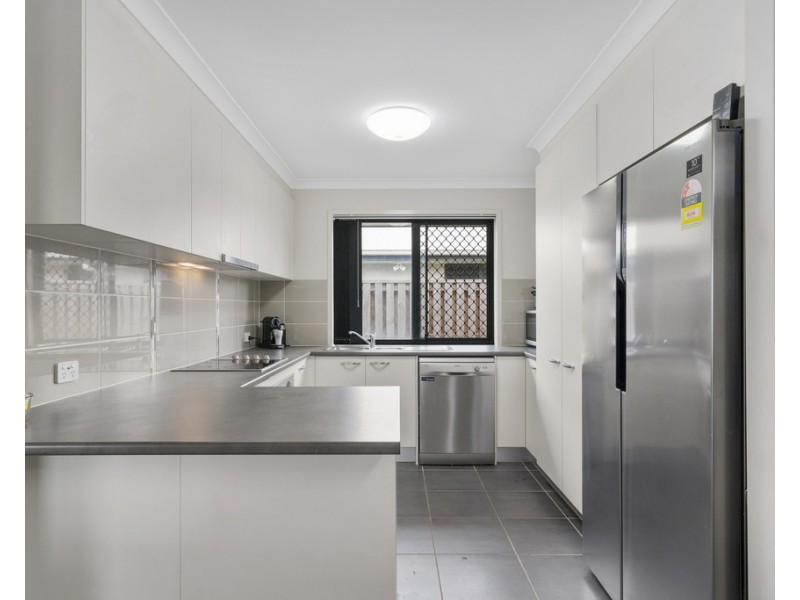 8 Mendrina Cl, Caboolture QLD 4510