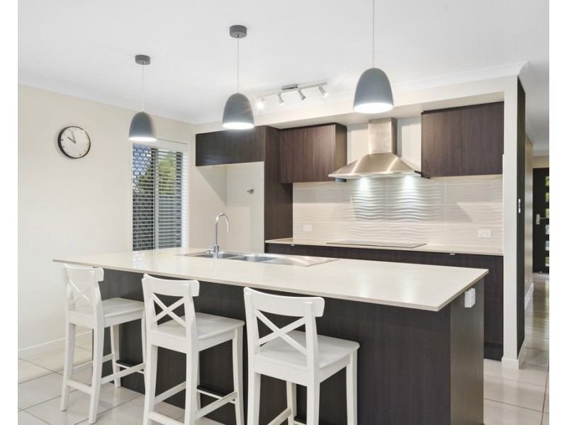 2 Adele Close, Morayfield QLD 4506