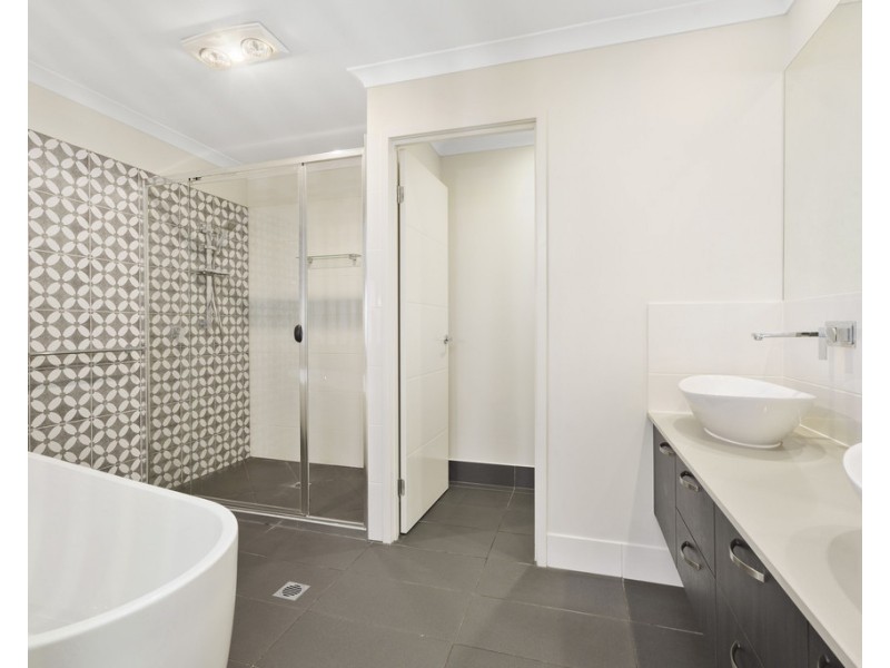 2 Adele Close, Morayfield QLD 4506