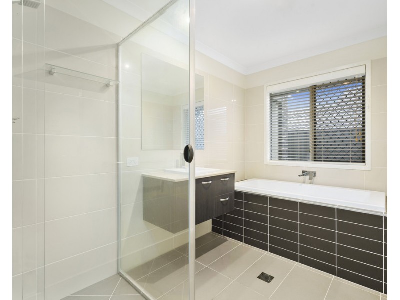 2 Adele Close, Morayfield QLD 4506