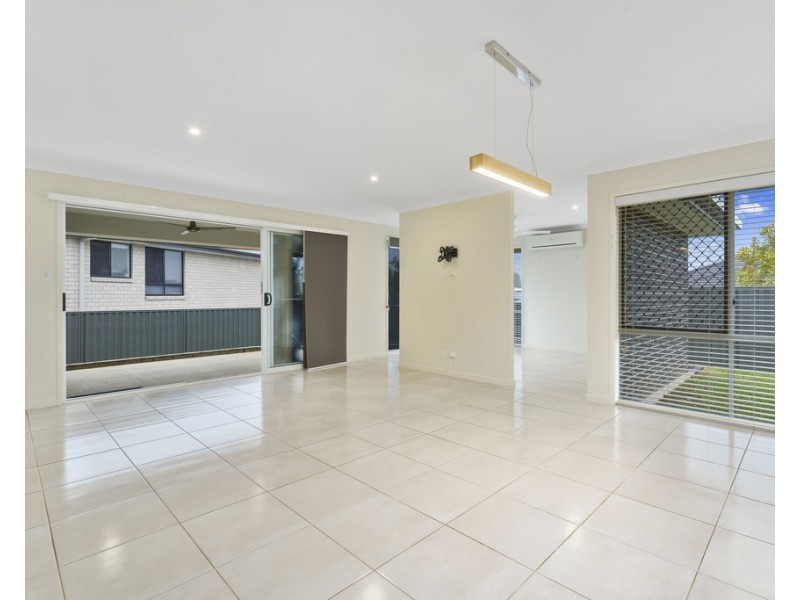 2 Adele Close, Morayfield QLD 4506