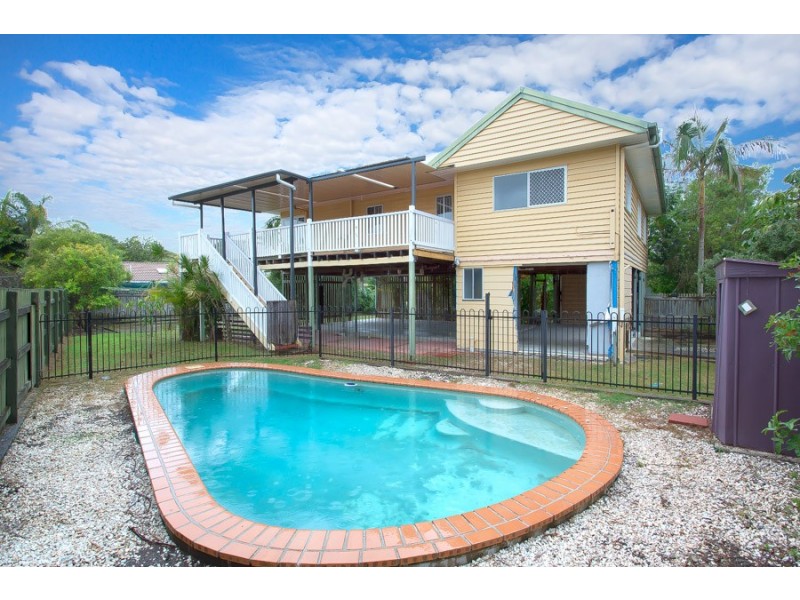 13 Dwyer St, Beachmere QLD 4510