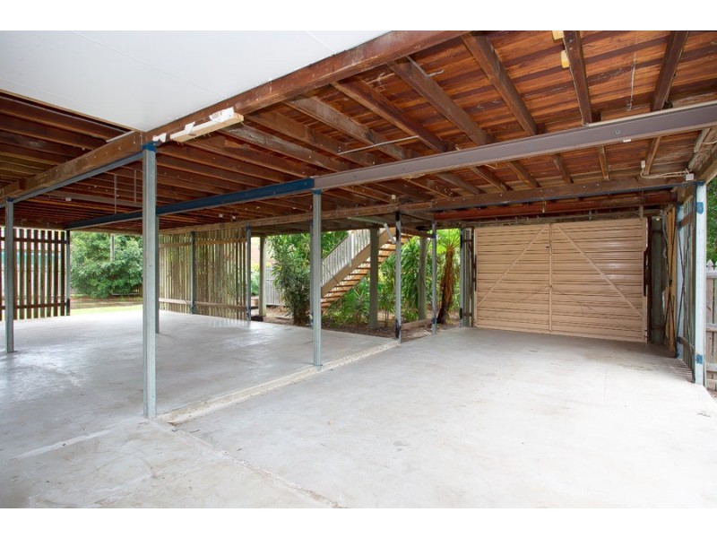 13 Dwyer St, Beachmere QLD 4510