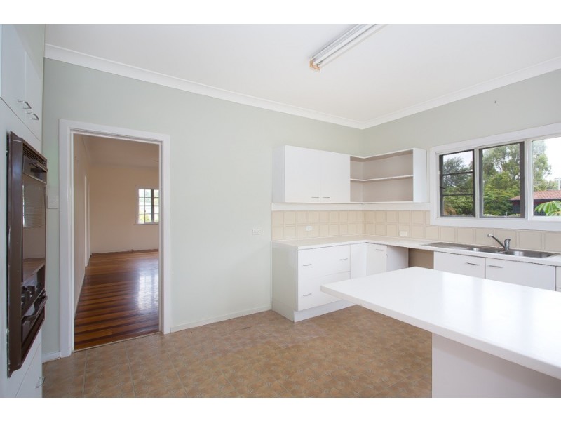 13 Dwyer St, Beachmere QLD 4510