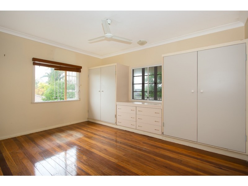 13 Dwyer St, Beachmere QLD 4510