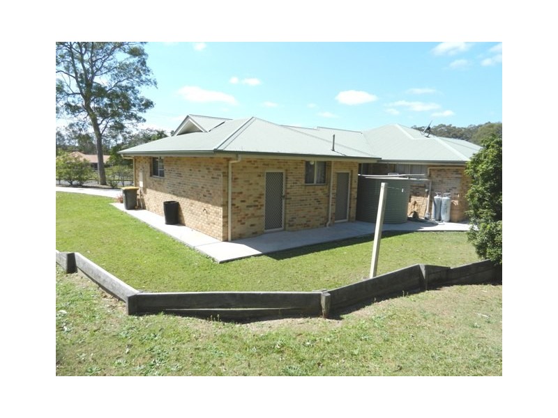 106 Wattlebird Dr, Elimbah QLD 4516