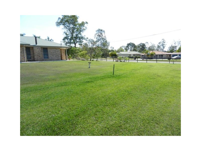 106 Wattlebird Dr, Elimbah QLD 4516