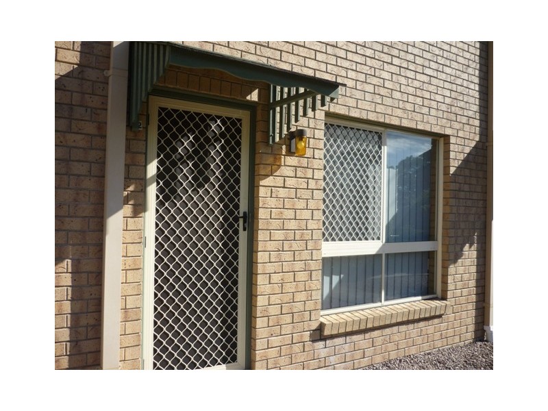 2/53 Lower King Street, Caboolture QLD 4510