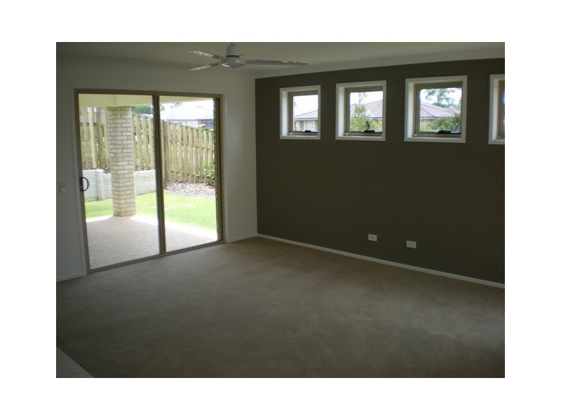 2 Hollywood Ave, Bellmere QLD 4510