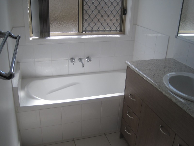 2 Hollywood Ave, Bellmere QLD 4510