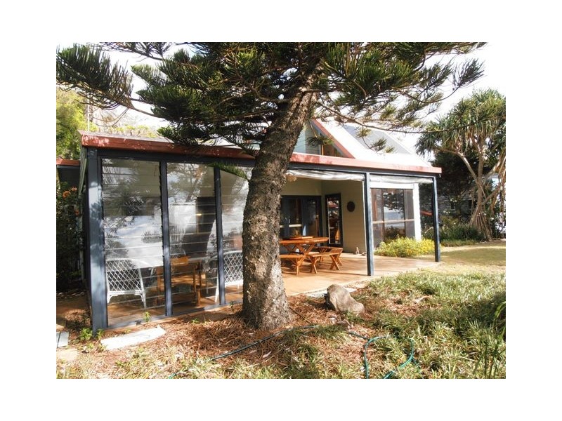 81 Bishop Rd, Beachmere QLD 4510