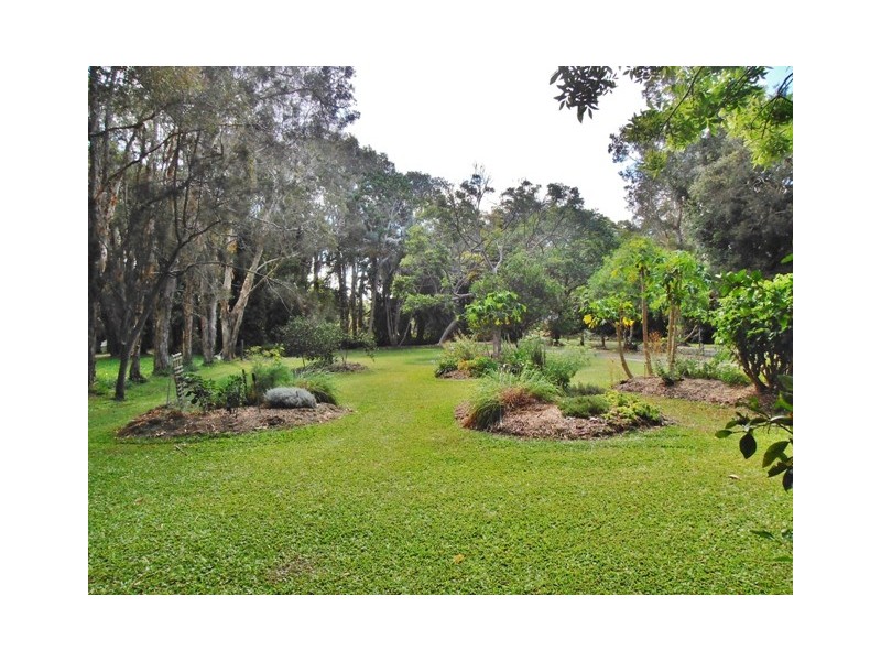 81 Bishop Rd, Beachmere QLD 4510