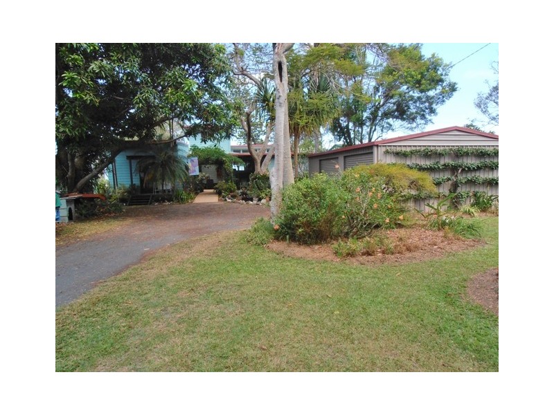 81 Bishop Rd, Beachmere QLD 4510
