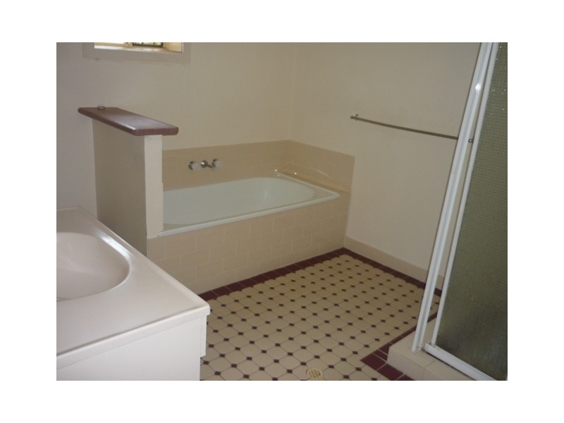 42 George St, Caboolture QLD 4510