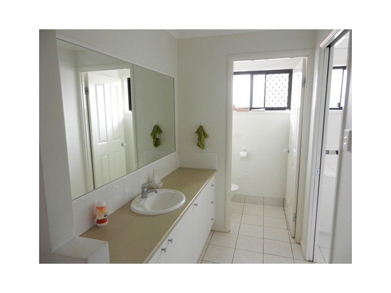 8 Kennerton Ct, Morayfield QLD 4506