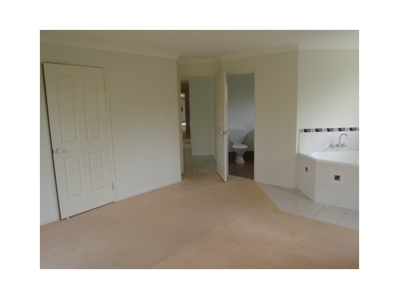 8 Kennerton Ct, Morayfield QLD 4506