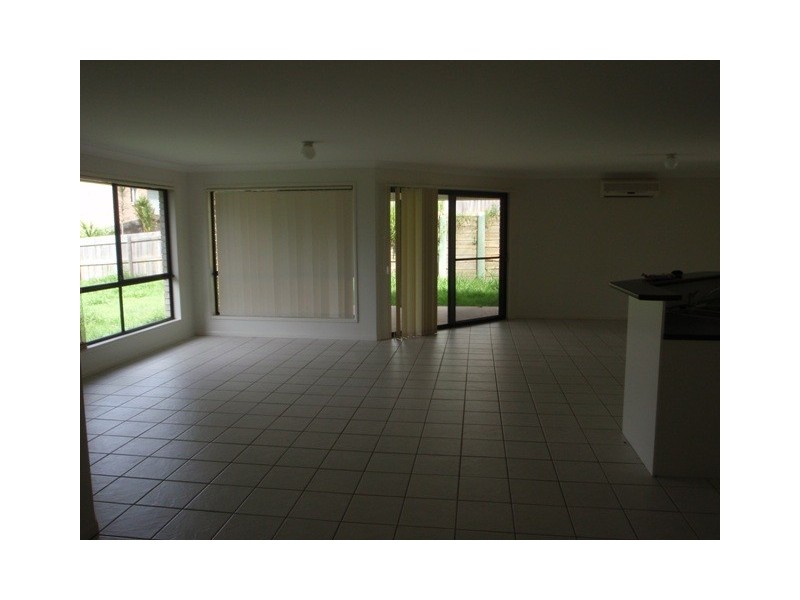 8 Kennerton Ct, Morayfield QLD 4506