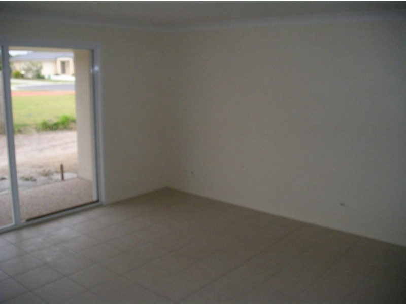 2/11 Guardian Ct, Caboolture QLD 4510