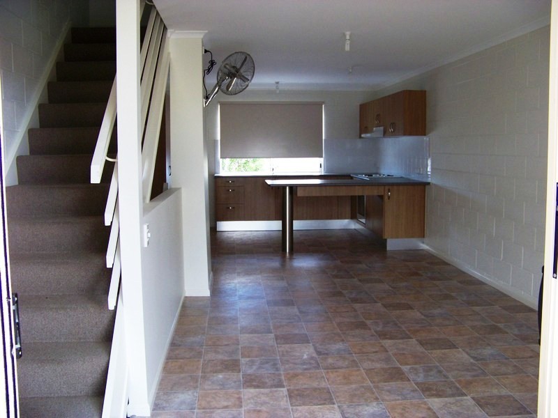 3/6 Railway Pde, Caboolture QLD 4510