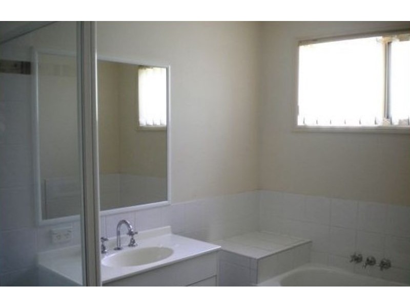 4 Silkwood Rd, Morayfield QLD 4506